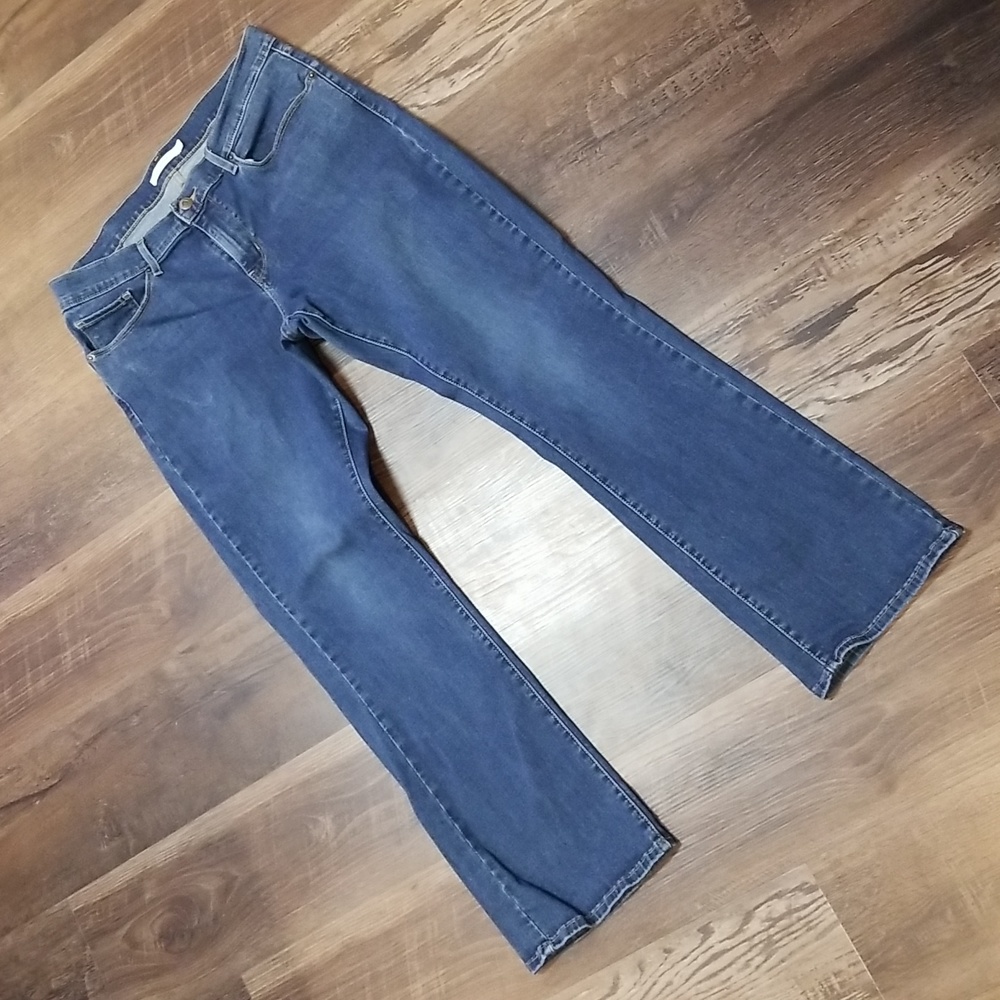 Levi's curvy bootcut jeans, Sz 33